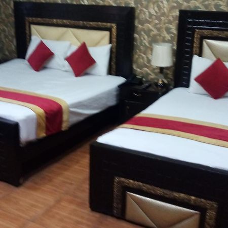Premier Inn Davis Road Lahore Eksteriør billede