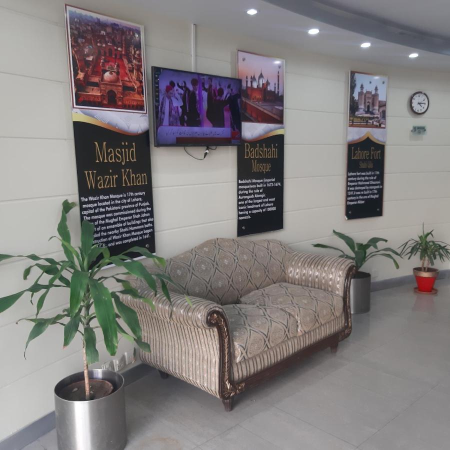 Premier Inn Davis Road Lahore Eksteriør billede
