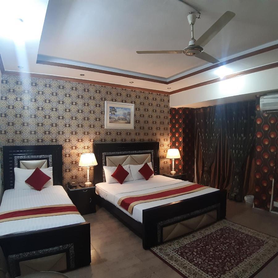 Premier Inn Davis Road Lahore Eksteriør billede