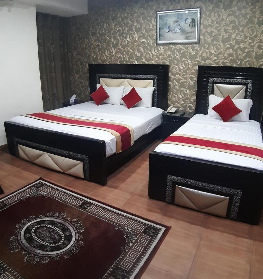 Premier Inn Davis Road Lahore Eksteriør billede