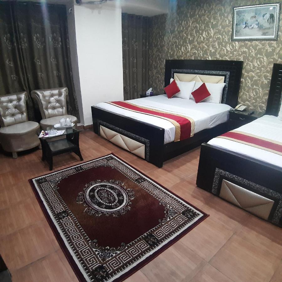 Premier Inn Davis Road Lahore Eksteriør billede