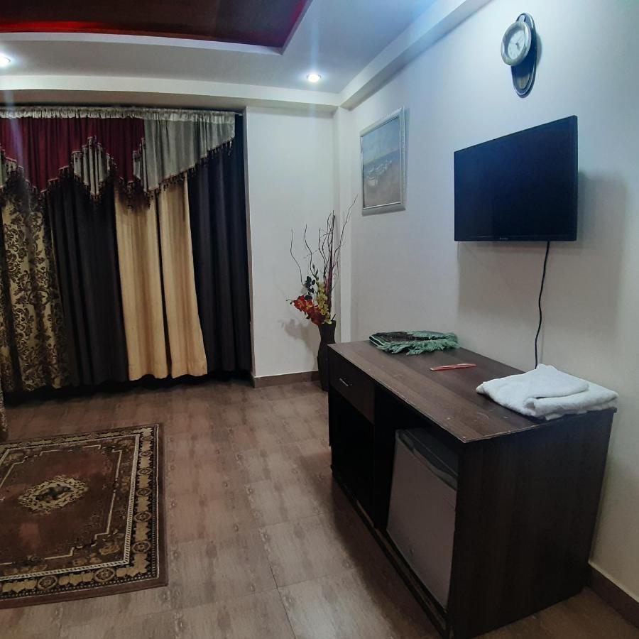 Premier Inn Davis Road Lahore Eksteriør billede