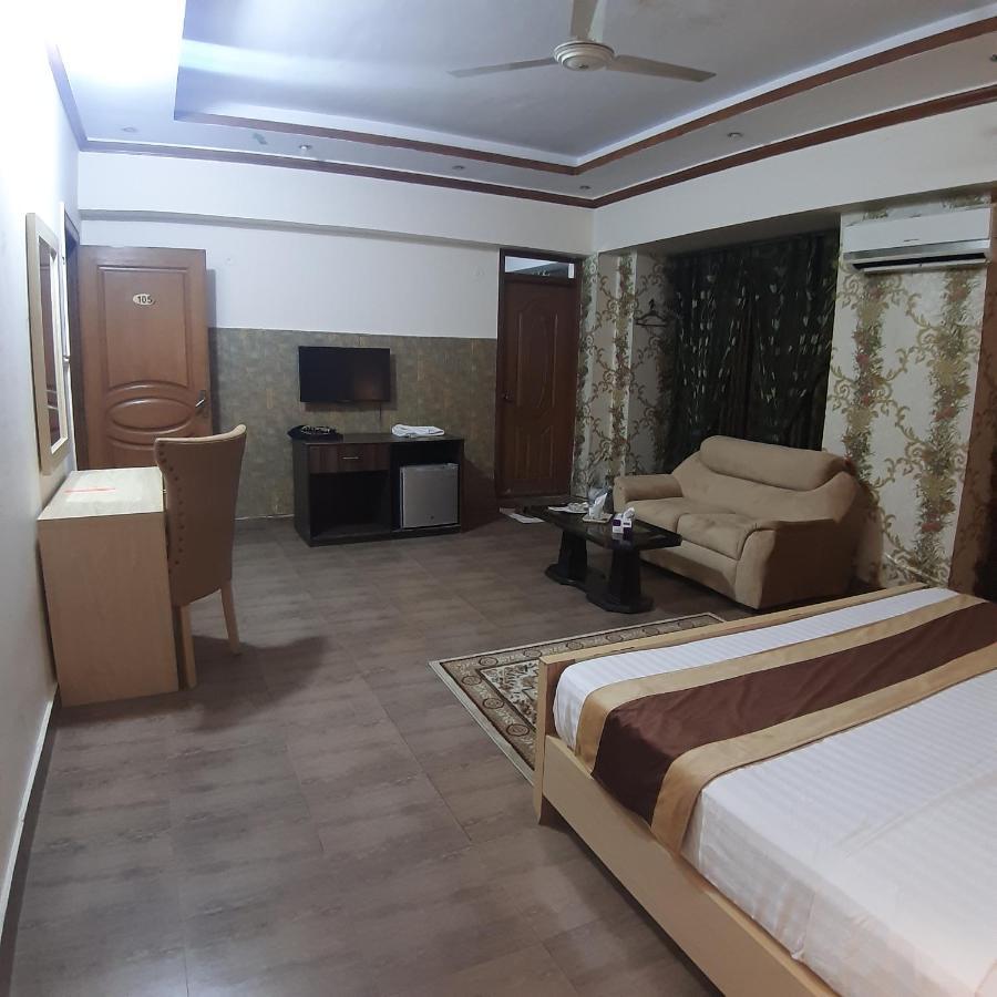 Premier Inn Davis Road Lahore Eksteriør billede