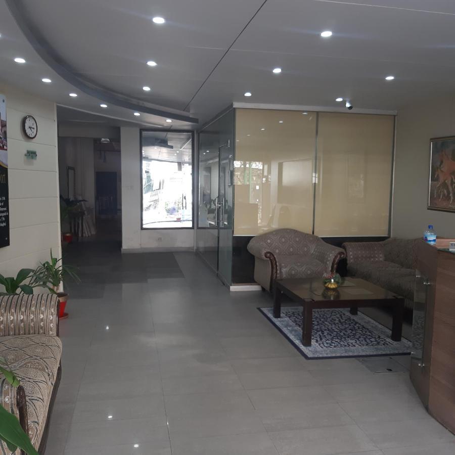 Premier Inn Davis Road Lahore Eksteriør billede
