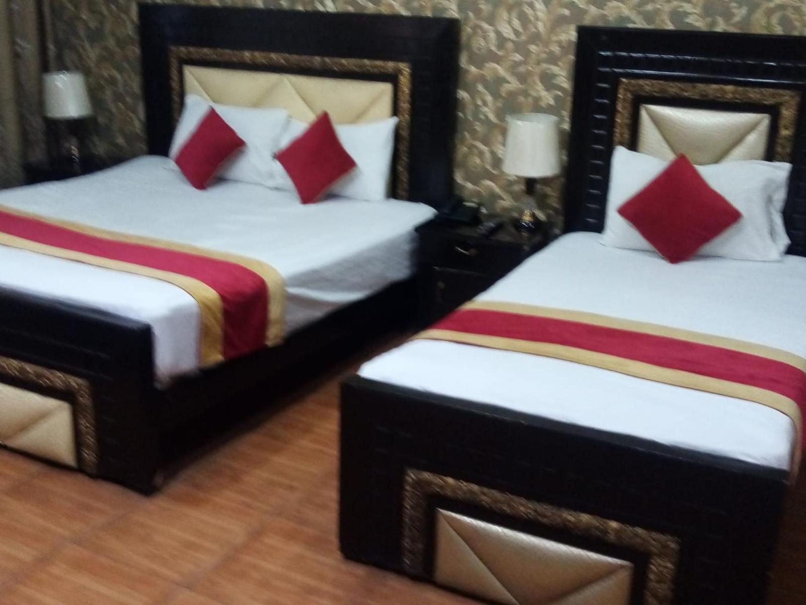 Premier Inn Davis Road Lahore Eksteriør billede