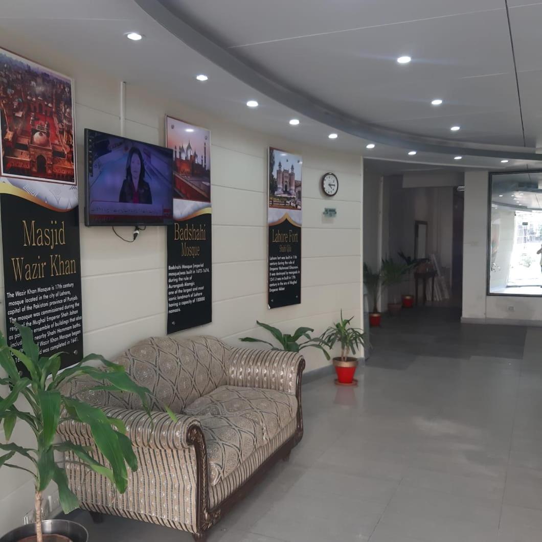 Premier Inn Davis Road Lahore Eksteriør billede
