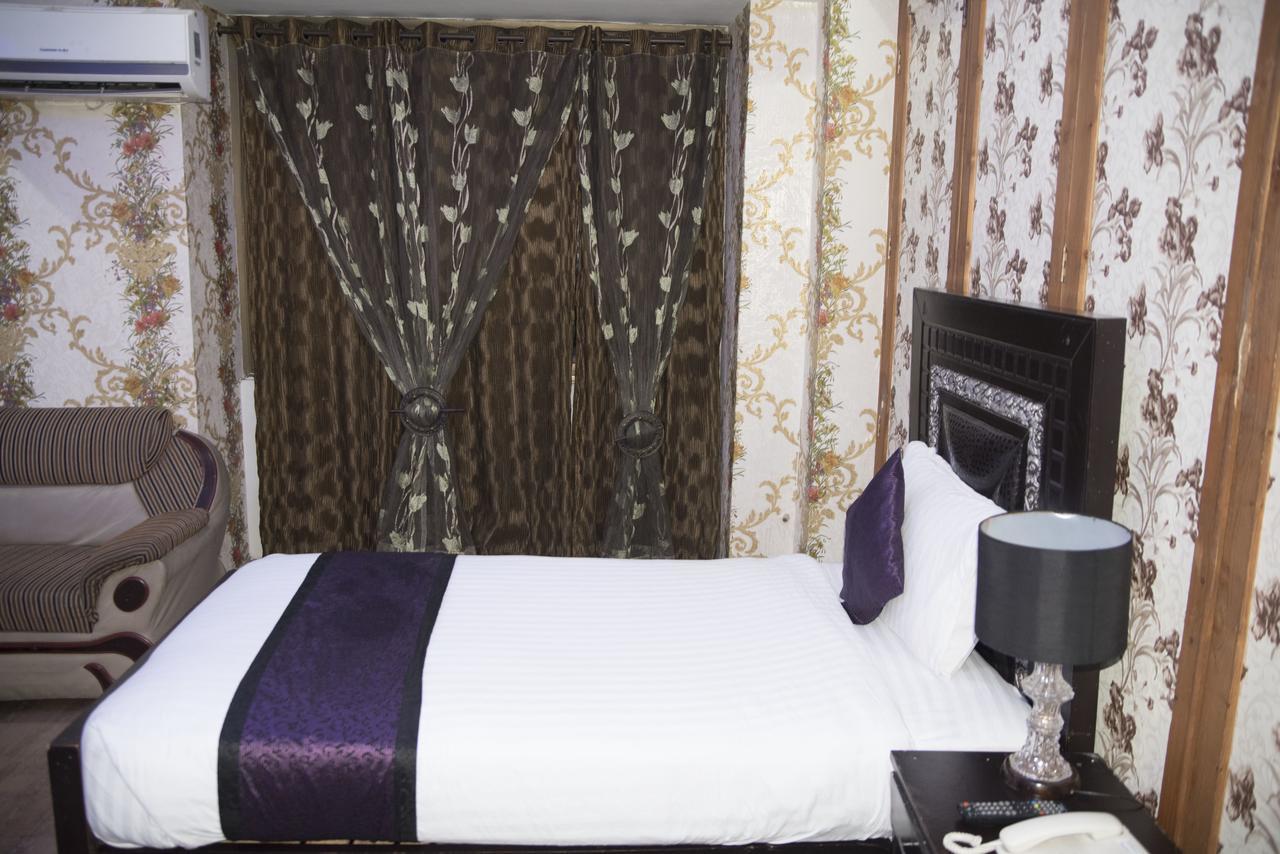 Premier Inn Davis Road Lahore Eksteriør billede