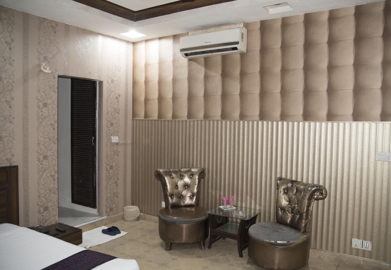 Premier Inn Davis Road Lahore Eksteriør billede