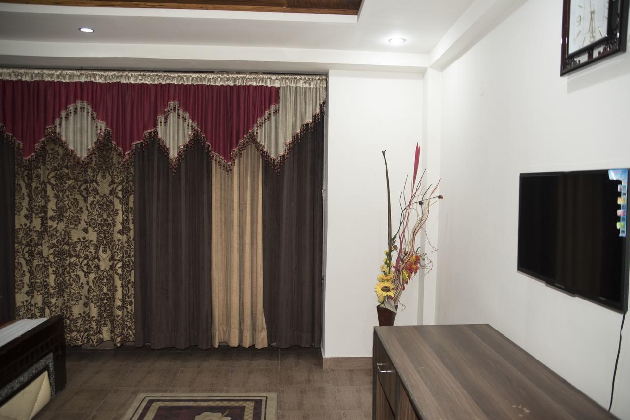 Premier Inn Davis Road Lahore Eksteriør billede
