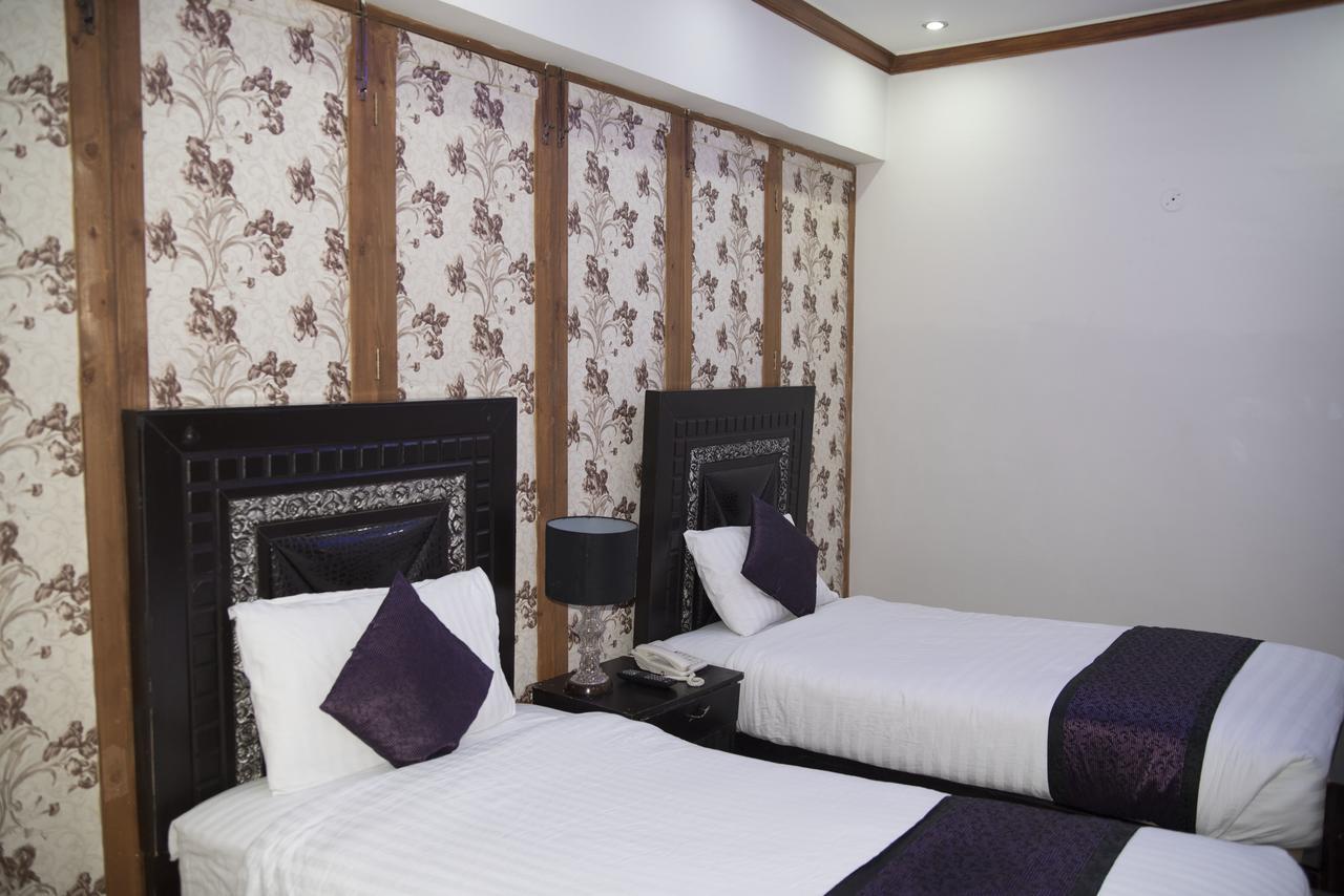 Premier Inn Davis Road Lahore Eksteriør billede
