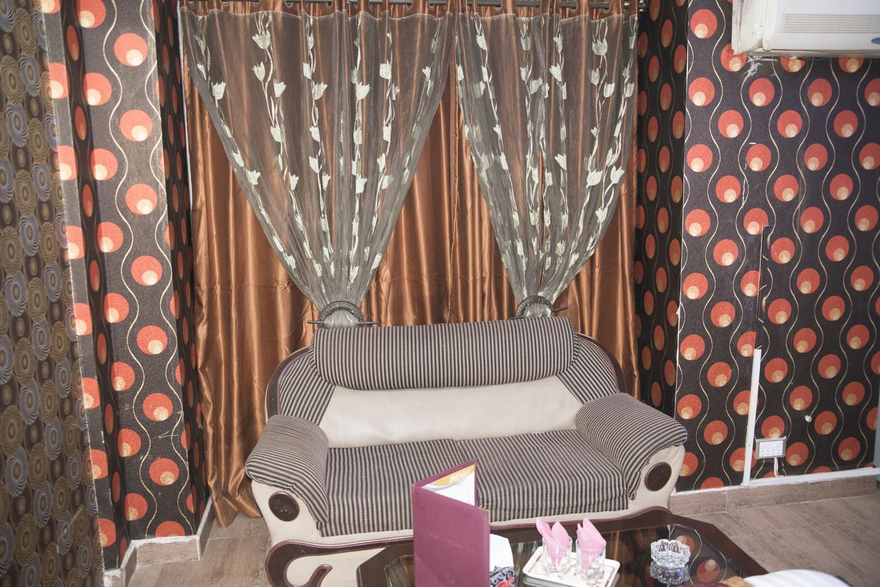 Premier Inn Davis Road Lahore Eksteriør billede
