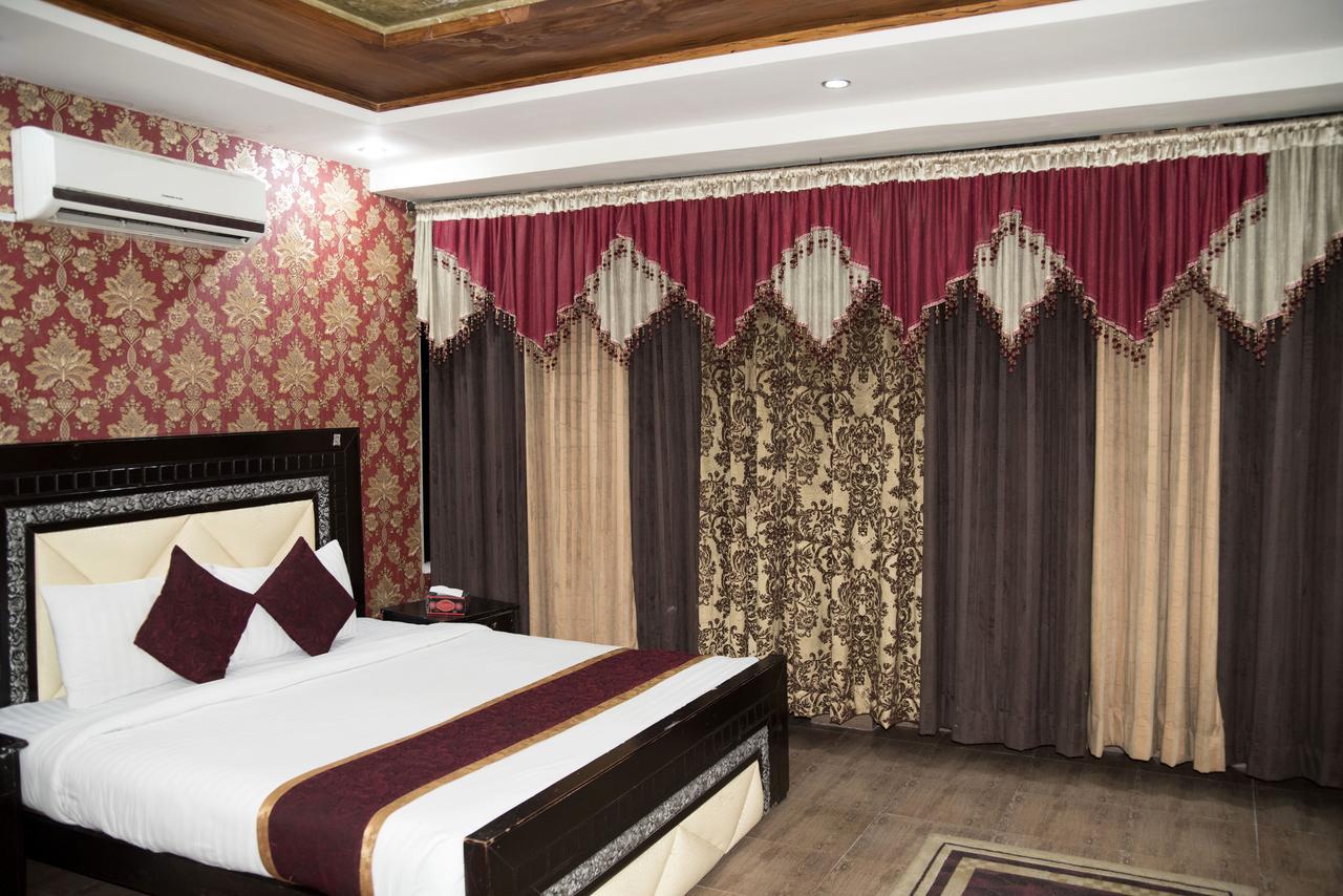 Premier Inn Davis Road Lahore Eksteriør billede