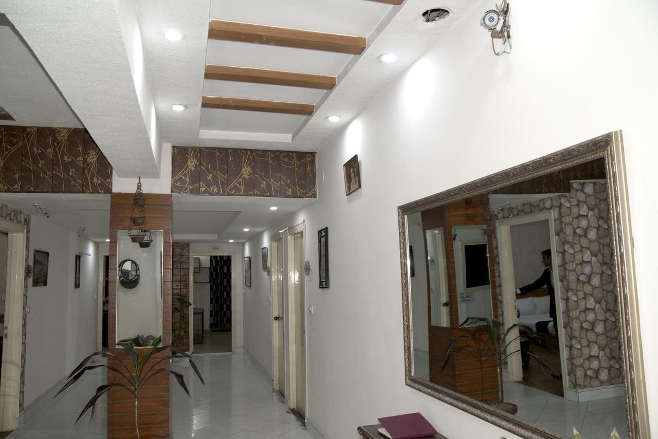 Premier Inn Davis Road Lahore Eksteriør billede