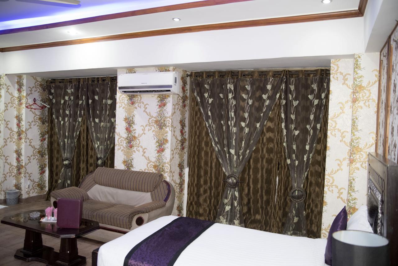 Premier Inn Davis Road Lahore Eksteriør billede