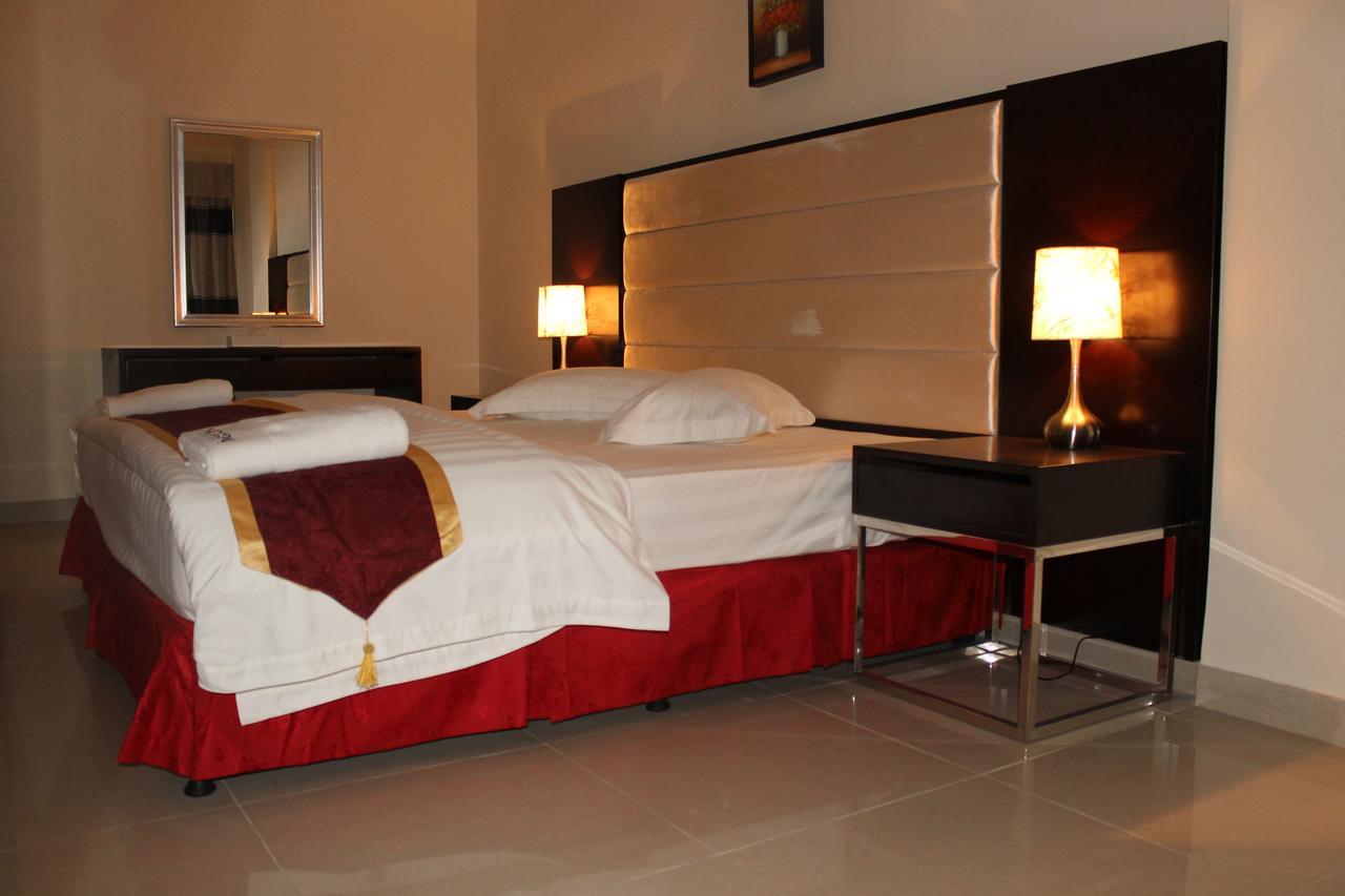 Premier Inn Davis Road Lahore Eksteriør billede