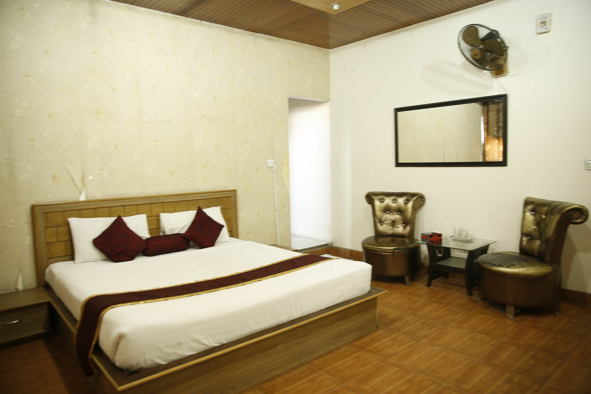 Premier Inn Davis Road Lahore Eksteriør billede