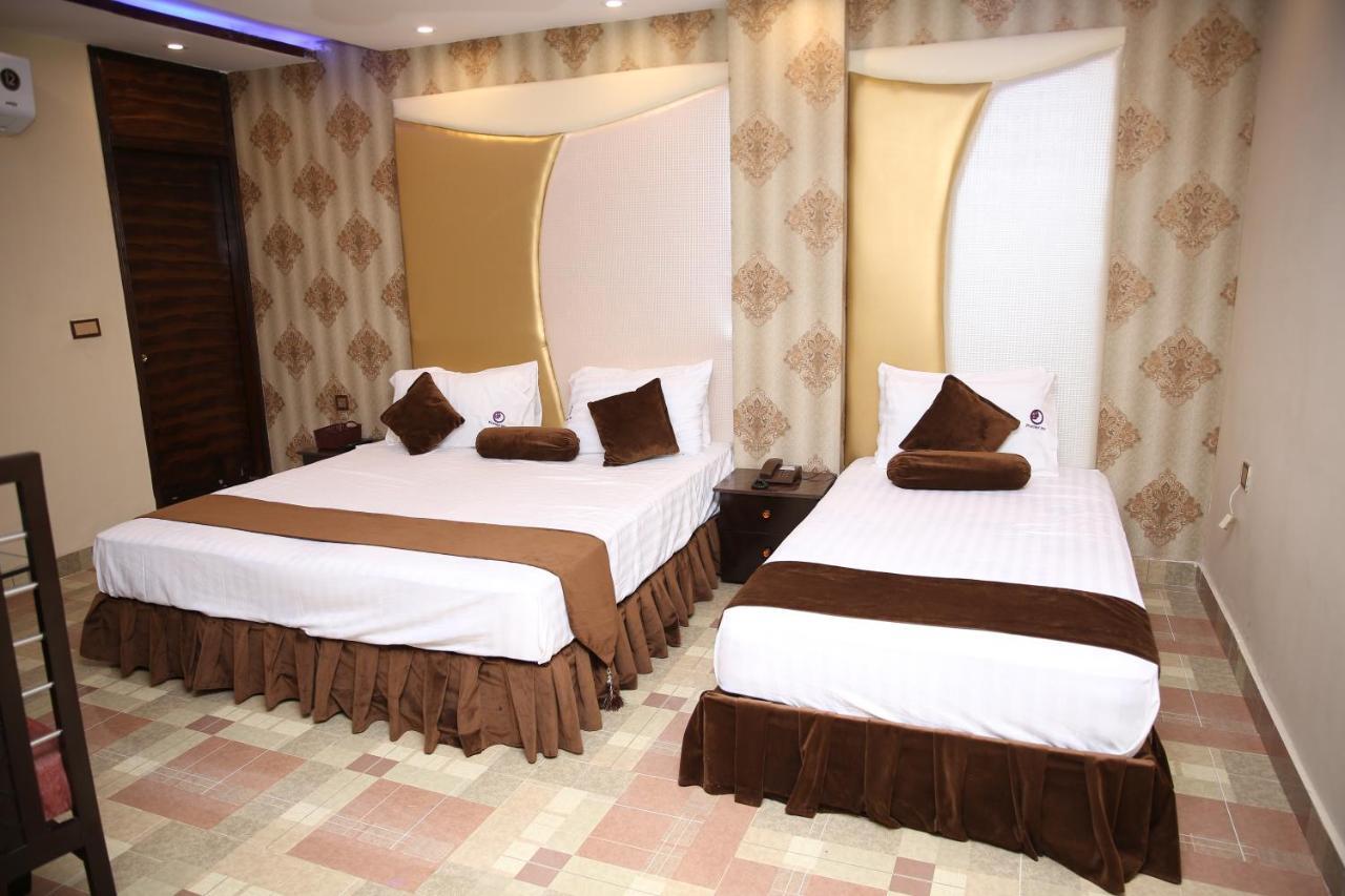 Premier Inn Davis Road Lahore Eksteriør billede